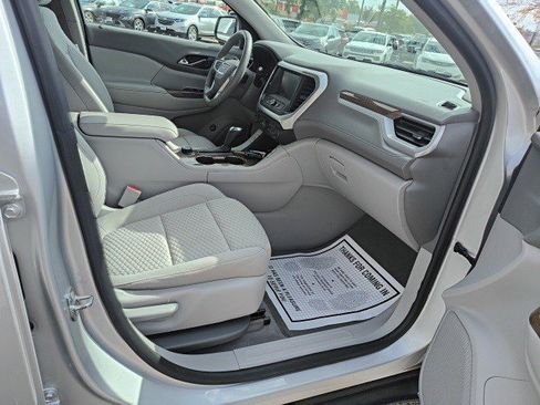 Used 2017 GMC Acadia SLE image 19