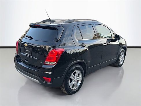 Used 2020 Chevrolet Trax LT w/ LT Convenience Package image 3