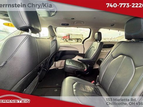 Used 2021 Chrysler Pacifica Touring-L image 22