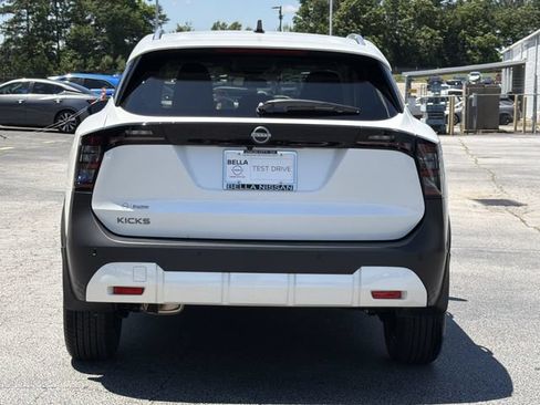 Used 2026 Nissan Kicks SV FWD image 4