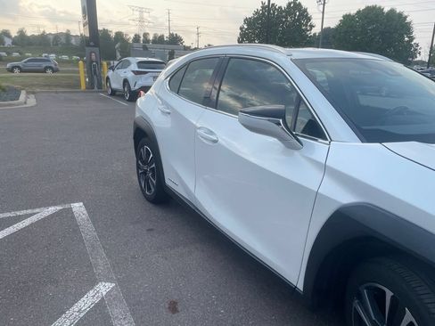 Used 2019 Lexus UX 250h w/ Premium Package AWD/4WD image 40