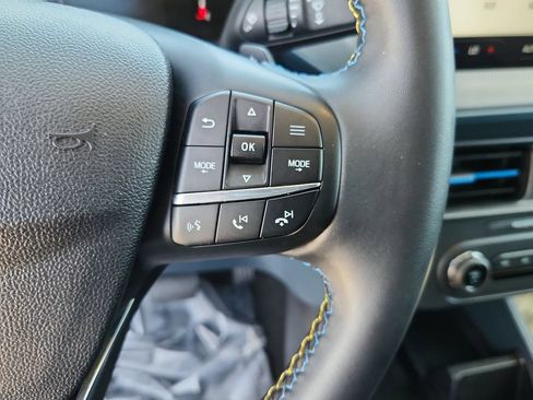 Used 2025 Ford Maverick Lobo AWD/4WD image 23