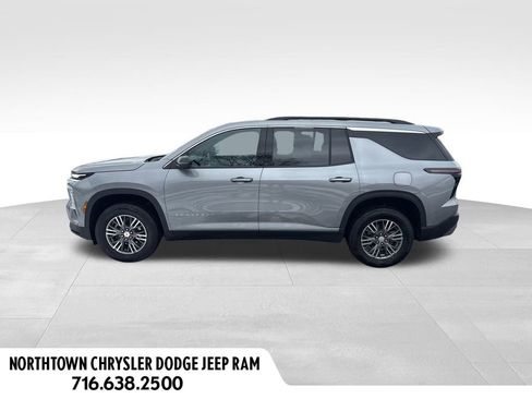 Used 2024 Chevrolet Traverse LT w/ Trailering Package image 2