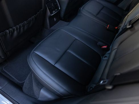 Certified 2026 Porsche Macan AWD/4WD image 39