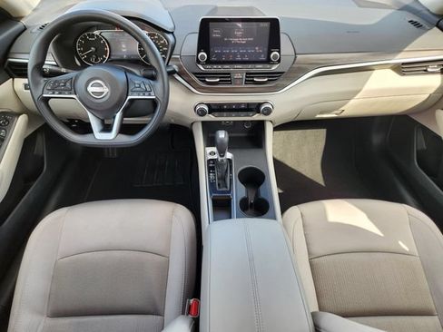 Used 2025 Nissan Altima 2.5 SV FWD image 27