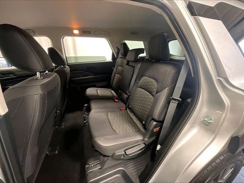 Used 2023 Nissan Pathfinder SV AWD/4WD image 15