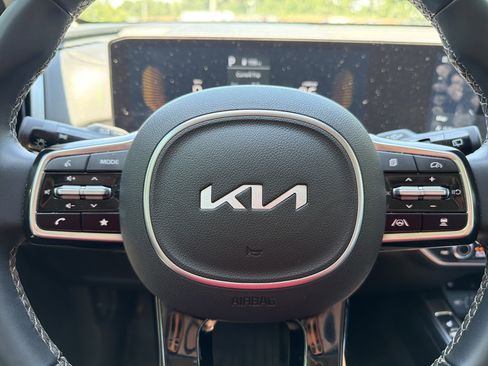 Used 2025 Kia Sorento S w/ Panoramic Sunroof Package FWD image 12