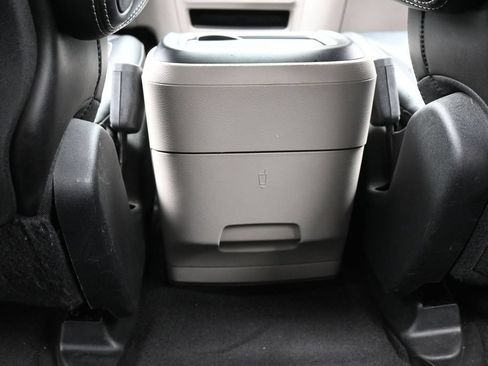 Used 2023 Chrysler Pacifica Touring-L FWD image 40