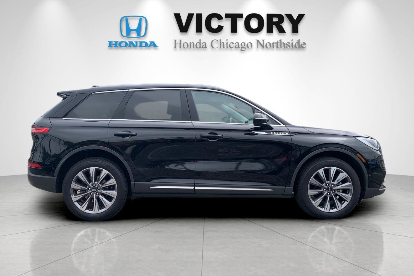 Used 2022 Lincoln Corsair Reserve w/ Equipment Group 201A AWD/4WD image 2