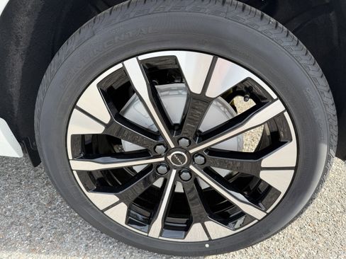 New 2026 Volvo XC60 B5 Plus w/ Climate Package image 31