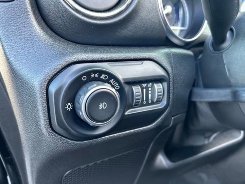 Used 2021 Jeep Wrangler Unlimited Sahara image 22