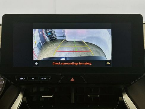 Certified 2024 Toyota Venza XLE AWD/4WD image 15