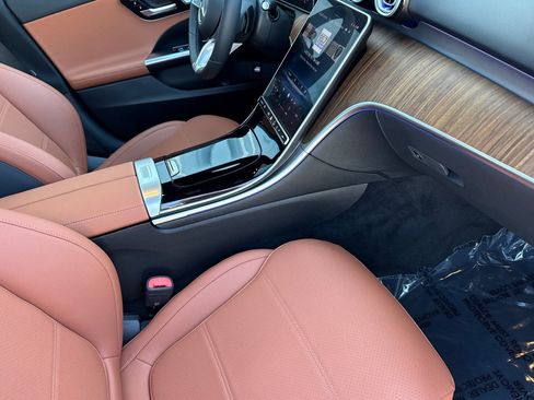 Used 2025 Mercedes-Benz C 300 4MATIC Sedan image 34