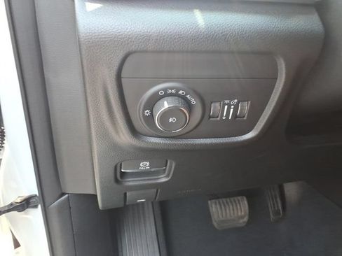 Used 2023 Jeep Grand Cherokee L Overland w/ Luxury Tech Group IV AWD/4WD image 17