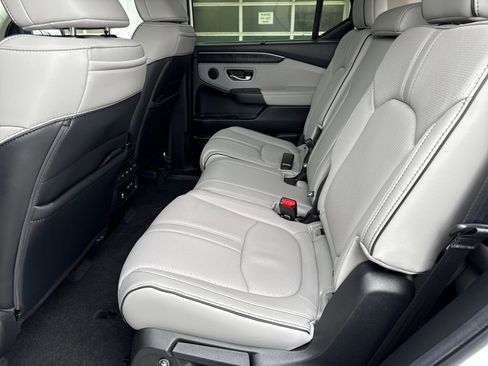 Used 2025 Honda Pilot Elite image 16