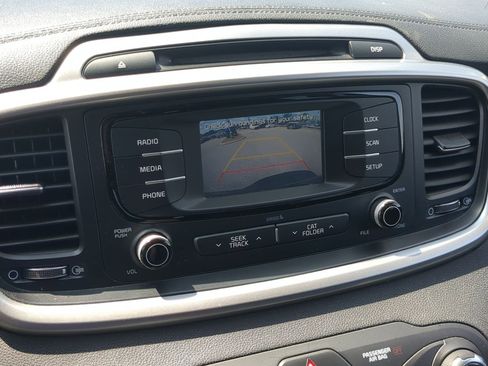 Used 2016 Kia Sorento LX image 15