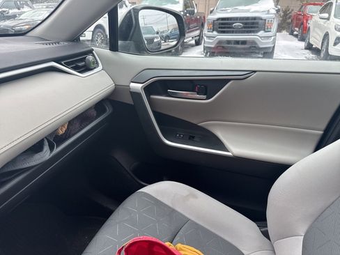 Used 2021 Toyota RAV4 XLE w/ Convenience Package image 16