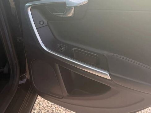 Used 2015 Volvo S60 T5 image 18