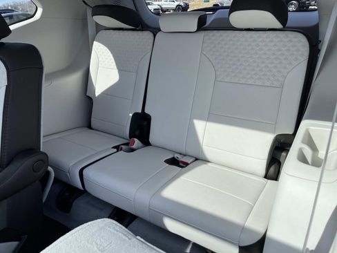 Used 2024 GMC Acadia Denali w/ Super Cruise Package image 21