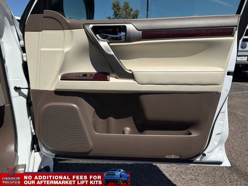 Used 2017 Lexus GX 460 Premium w/ Premium Package image 28