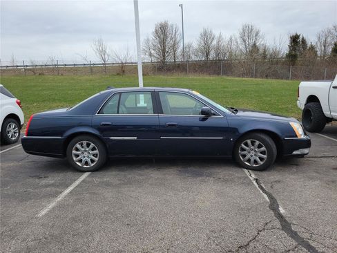 Used 2009 Cadillac DTS w/ Trunk Convenience Package image 9