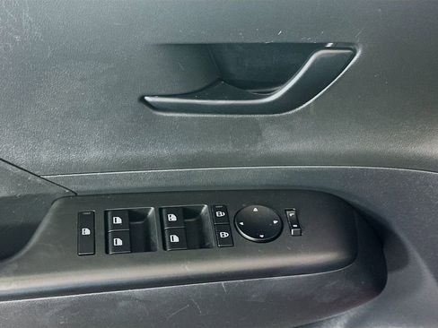 Certified 2025 Hyundai Kona SEL image 17