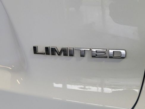 Used 2019 Jeep Cherokee Limited AWD/4WD image 8