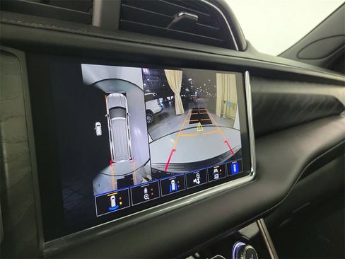 Used 2022 GMC Yukon XL Denali w/ Denali Premium Package image 28