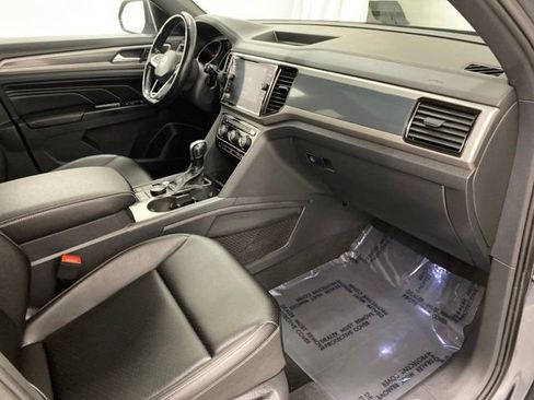 Used 2020 Volkswagen Atlas Cross Sport SEL image 37