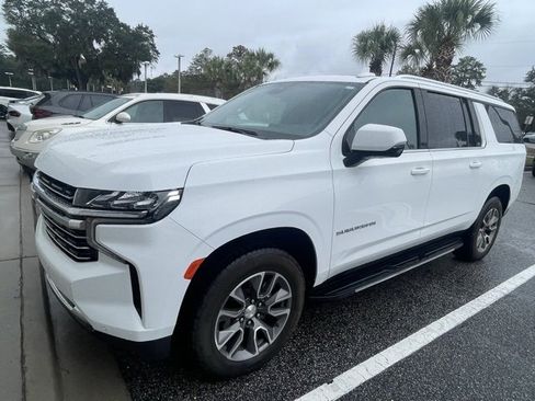 Used 2024 Chevrolet Suburban LT w/ LT Signature Package image 1