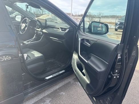 Used 2023 Toyota RAV4 XLE Premium image 18