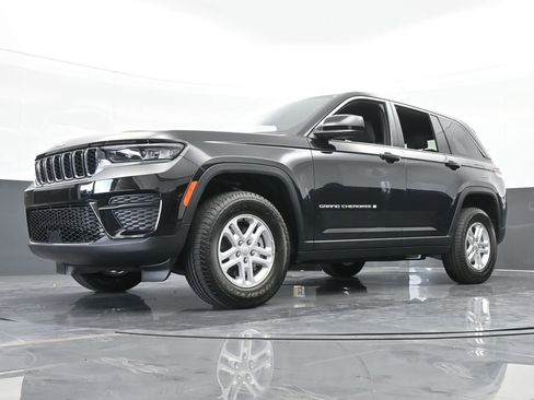 Used 2024 Jeep Grand Cherokee Laredo w/ Trailer Tow Package image 44