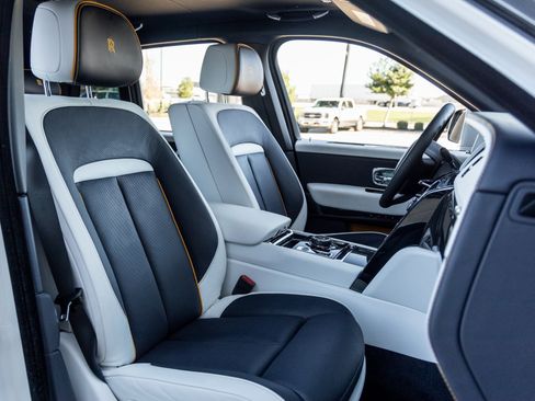 Used 2024 Rolls-Royce Cullinan Black Badge image 50