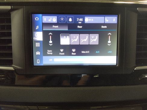 Used 2023 Chrysler Voyager LX FWD image 25