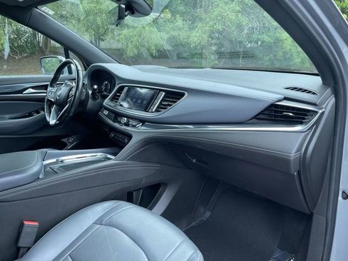 Used 2023 Buick Enclave Premium image 30