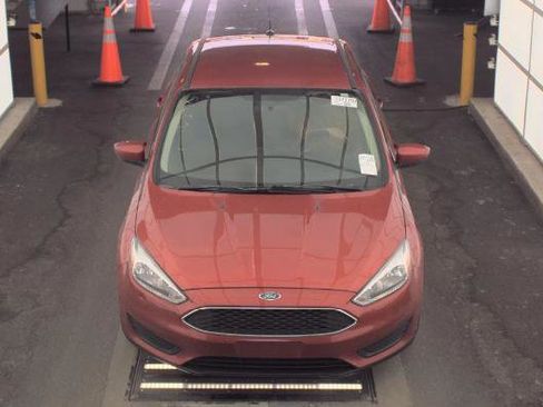 Used 2018 Ford Focus SE image 2