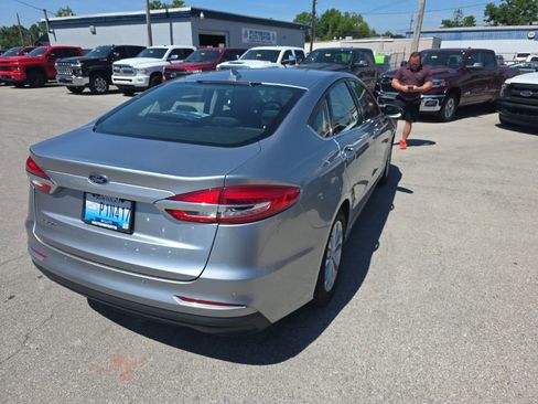 Used 2020 Ford Fusion SE FWD image 3