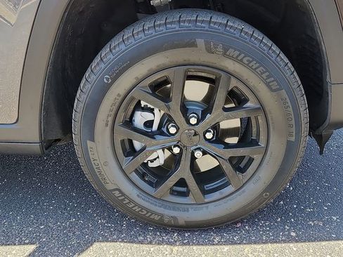 Used 2025 Jeep Grand Cherokee L Altitude AWD/4WD image 7