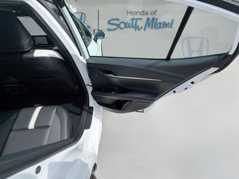 Used 2026 Toyota Camry SE FWD image 30