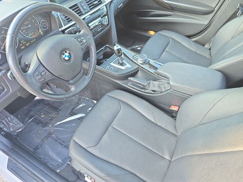 Used 2017 BMW 320i xDrive Sedan AWD/4WD image 15