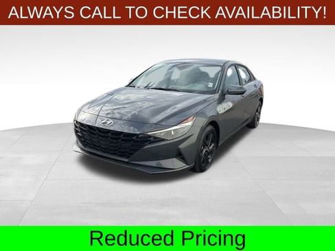 Used 2023 Hyundai Elantra SEL image 3