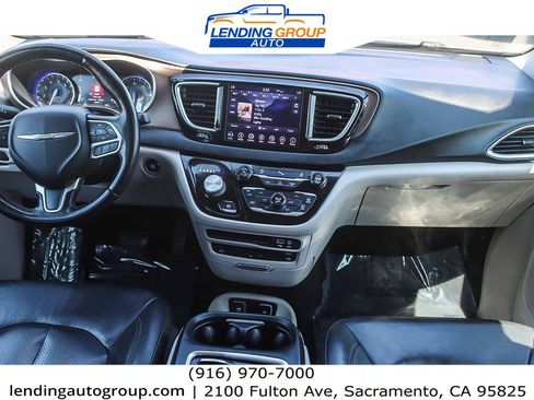 Used 2018 Chrysler Pacifica Touring-L Plus image 11
