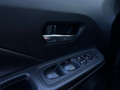 Used 2025 Nissan Versa SV image 18