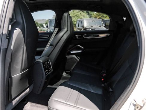 Used 2023 Porsche Cayenne Turbo AWD/4WD image 37