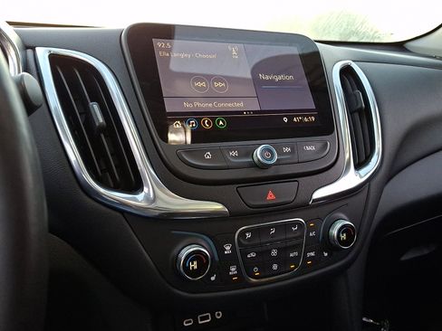 Used 2019 Chevrolet Equinox LT w/ Sun & Navigation Package image 23