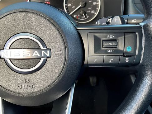 Used 2024 Nissan Rogue SV image 23