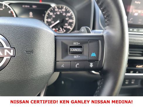 Certified 2025 Nissan Rogue SV image 31