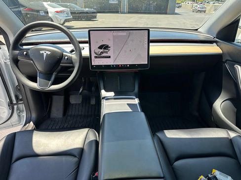 Used 2021 Tesla Model Y Long Range AWD/4WD image 9
