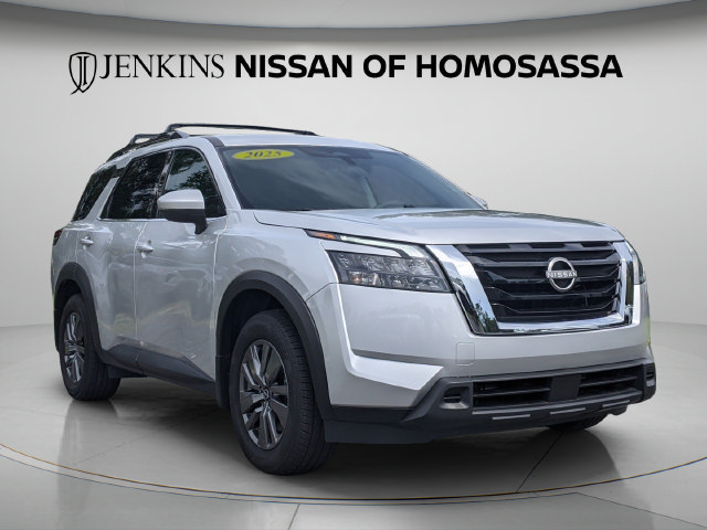 Used 2025 Nissan Pathfinder SV w/ SV Premium Package FWD image 15