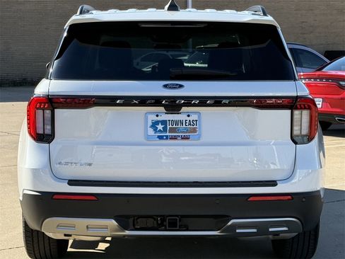 Certified 2025 Ford Explorer Active w/ Active Comfort Package image 6